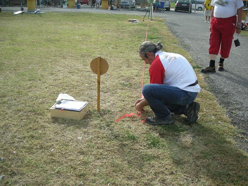 40.JPG - Si preparano le striscie...